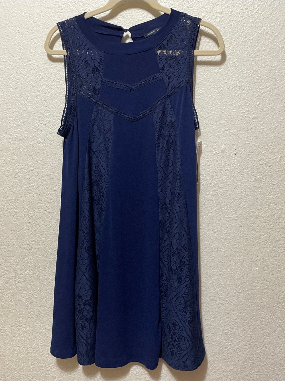 Signature Studio Women's Navy Lace Trimmed Sleeveless Dress. NWT. Size XL.